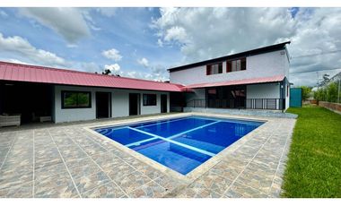 Casa campestre amoblada en venta en condominio Santa Elena El Cerrito