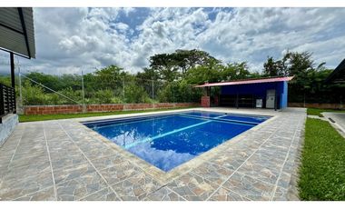 Casa campestre amoblada en venta en condominio Santa Elena El Cerrito