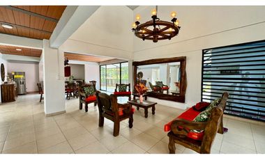 Casa campestre amoblada en venta en condominio Santa Elena El Cerrito