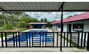 Casa campestre amoblada en venta en condominio Santa Elena El Cerrito