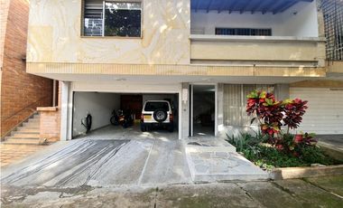 VENTA CASA LOTE 1 CUADRA DE ESTACION FLORESTA