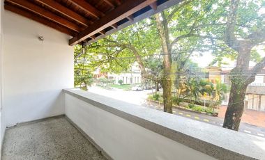 VENTA CASA LOTE 1 CUADRA DE ESTACION FLORESTA