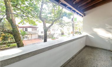 VENTA CASA LOTE 1 CUADRA DE ESTACION FLORESTA