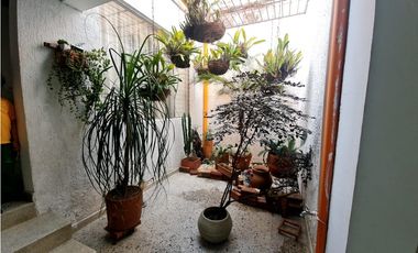 VENTA CASA LOTE 1 CUADRA DE ESTACION FLORESTA