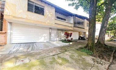 VENTA CASA LOTE 1 CUADRA DE ESTACION FLORESTA