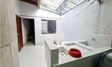 VENTA CASA LOTE 1 CUADRA DE ESTACION FLORESTA