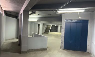 SE ALQUILA BODEGA EN CALIDONIA DE 930 MTS2 $3720!!!!