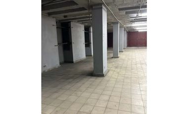 SE ALQUILA BODEGA EN CALIDONIA DE 930 MTS2 $3720!!!!