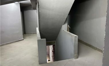 SE ALQUILA BODEGA EN CALIDONIA DE 930 MTS2 $3720!!!!