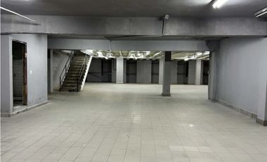 SE ALQUILA BODEGA EN CALIDONIA DE 930 MTS2 $3720!!!!