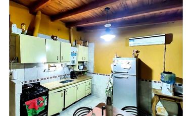 VENTA DE HERMOSA CASA BARRIO TITARELLI- LOS CAMPAMENTOS,  RIVADAVIA