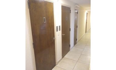 DEPARTAMENTO DE 2 AMBIENTES CON DEP, COCHERA Y BALCON A LA CALLE