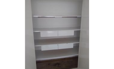 DEPARTAMENTO DE 2 AMBIENTES CON DEP, COCHERA Y BALCON A LA CALLE