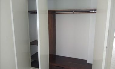 DEPARTAMENTO DE 2 AMBIENTES CON DEP, COCHERA Y BALCON A LA CALLE