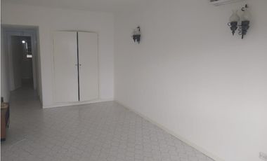 DEPARTAMENTO DE 2 AMBIENTES CON DEP, COCHERA Y BALCON A LA CALLE