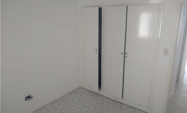 DEPARTAMENTO DE 2 AMBIENTES CON DEP, COCHERA Y BALCON A LA CALLE