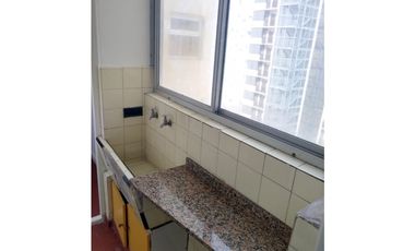 DEPARTAMENTO DE 2 AMBIENTES CON DEP, COCHERA Y BALCON A LA CALLE