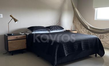 Apartaestudio amoblado de 60 m2 en el barrio Buenavista, Montería: Sala comedor y espacio moderno