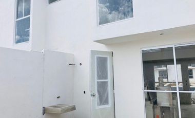 VENDO CASA EN FRACCIONAMIENTO LAS TROJES