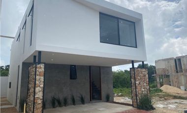 Conjunto de casas en venta ubicado en conkal , salida directa a carretera chicxulub-Merida