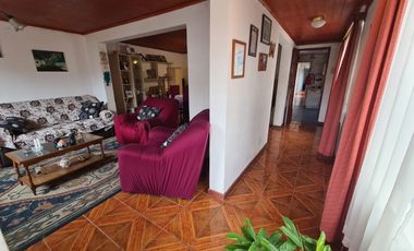 SE VENDE SITIO CON 2 CASAS EN TALCAHUANO, AMPLIO TERRENO.