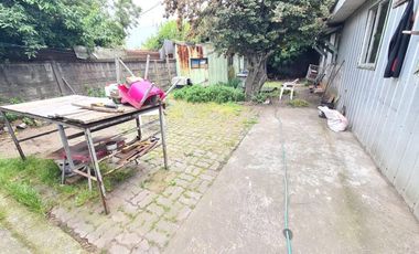 SE VENDE SITIO CON 2 CASAS EN TALCAHUANO, AMPLIO TERRENO.