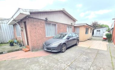 SE VENDE SITIO CON 2 CASAS EN TALCAHUANO, AMPLIO TERRENO.
