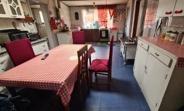 SE VENDE SITIO CON 2 CASAS EN TALCAHUANO, AMPLIO TERRENO.