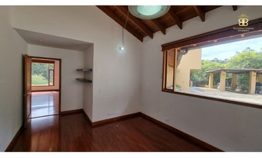 SE VENDE CASA EN LA CALERA