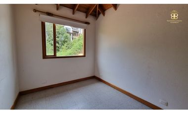 SE VENDE CASA EN LA CALERA