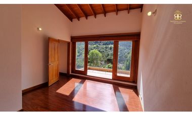 SE VENDE CASA EN LA CALERA
