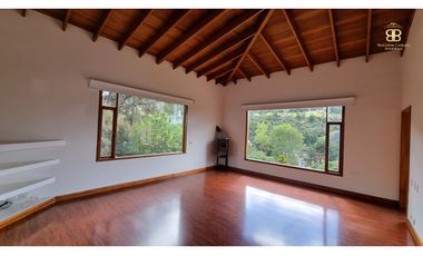 SE VENDE CASA EN LA CALERA