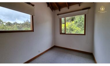 SE VENDE CASA EN LA CALERA