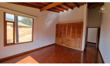 SE VENDE CASA EN LA CALERA