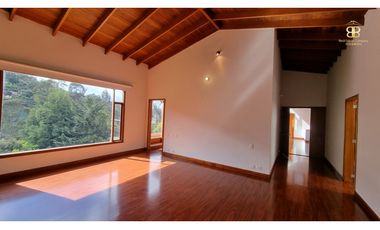 SE VENDE CASA EN LA CALERA
