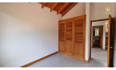 SE VENDE CASA EN LA CALERA