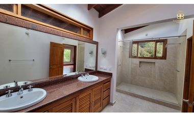 SE VENDE CASA EN LA CALERA