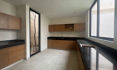 Casa de 4 recámaras en venta en Temozón norte