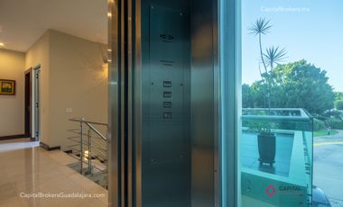 Casa de lujo en venta con elevador Olivos residencial  zona Tec