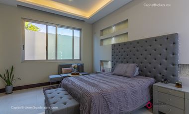 Casa de lujo en venta con elevador Olivos residencial  zona Tec