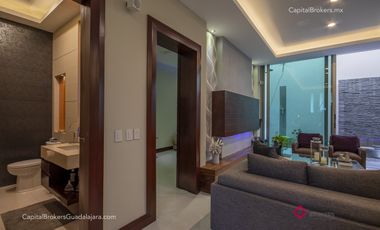 Casa de lujo en venta con elevador Olivos residencial  zona Tec