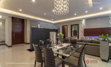 Casa de lujo en venta con elevador Olivos residencial  zona Tec