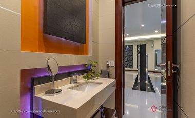 Casa de lujo en venta con elevador Olivos residencial  zona Tec