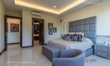 Casa de lujo en venta con elevador Olivos residencial  zona Tec