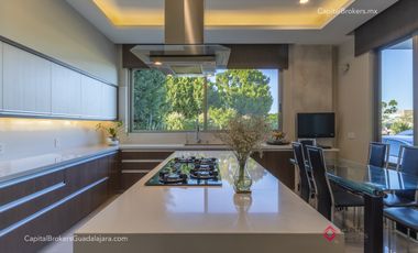 Casa de lujo en venta con elevador Olivos residencial  zona Tec