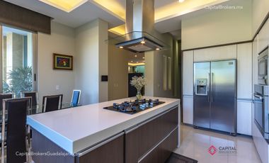 Casa de lujo en venta con elevador Olivos residencial  zona Tec