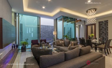 Casa de lujo en venta con elevador Olivos residencial  zona Tec
