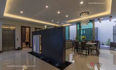 Casa de lujo en venta con elevador Olivos residencial  zona Tec