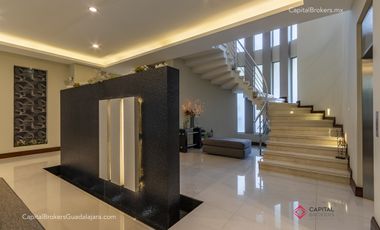 Casa de lujo en venta con elevador Olivos residencial  zona Tec