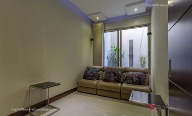 Casa de lujo en venta con elevador Olivos residencial  zona Tec